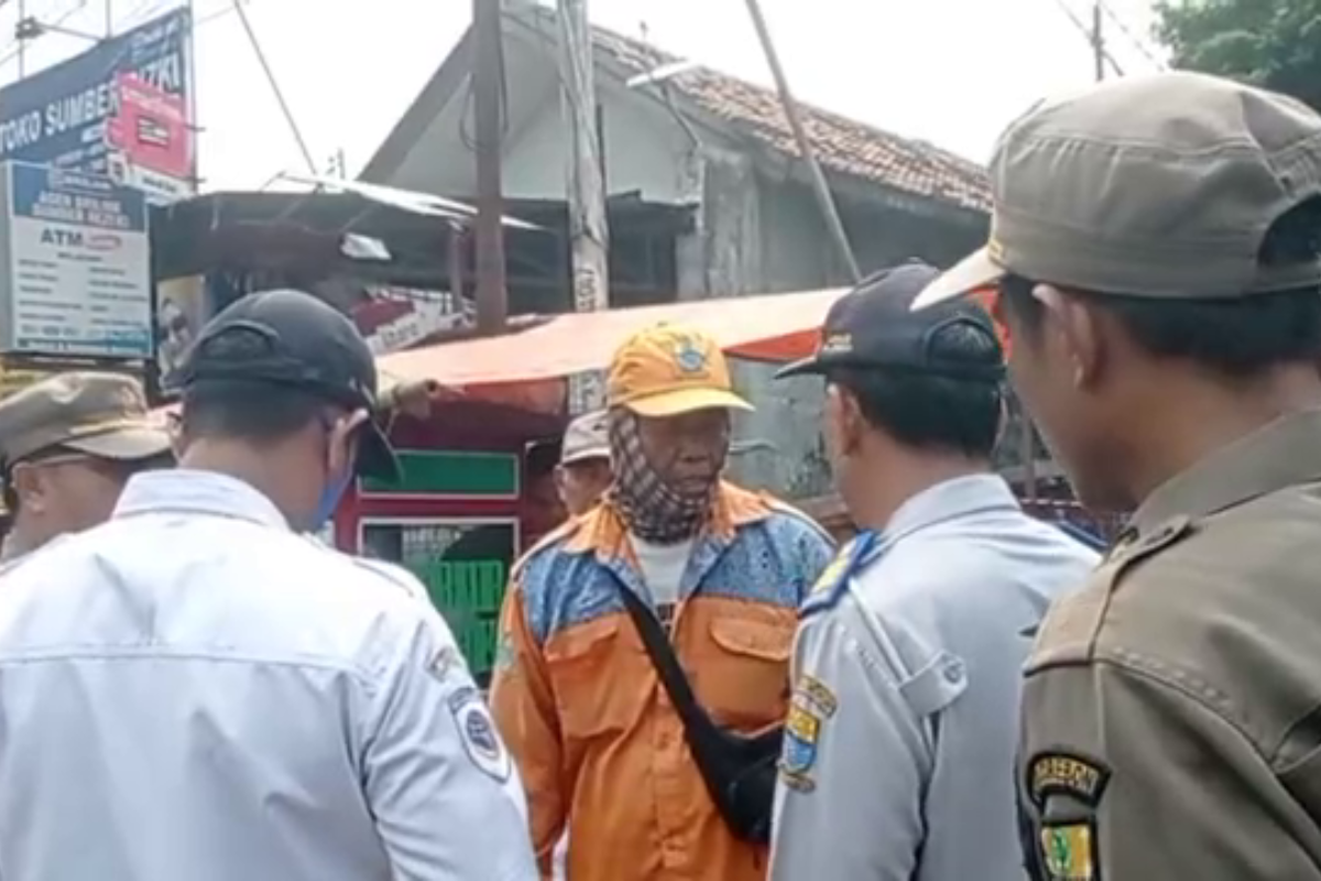Satpol PP Tindak Tegas Dugaan Premanisme dan Parkir Liar di Pasar Harjamukti Cirebon