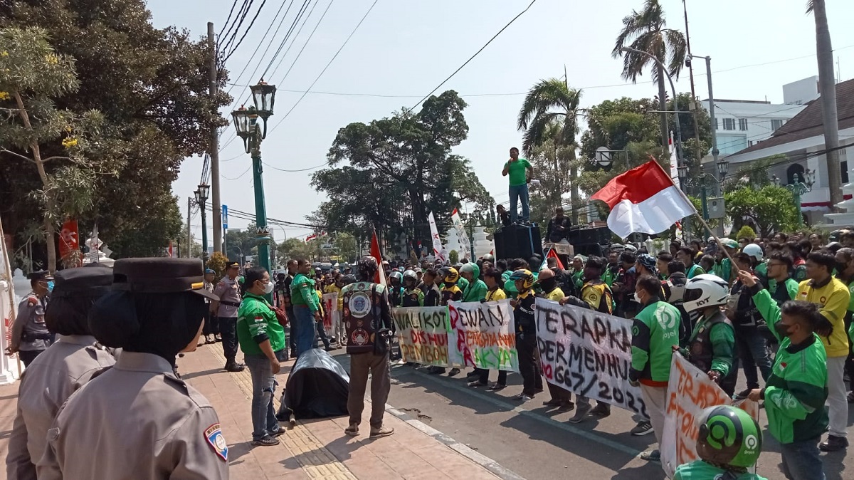 Ojol Cirebon Pertanyakan Nasib BLT Tahun 2022 Belum Cair: Semua Prosedur Sudah Ditempuh