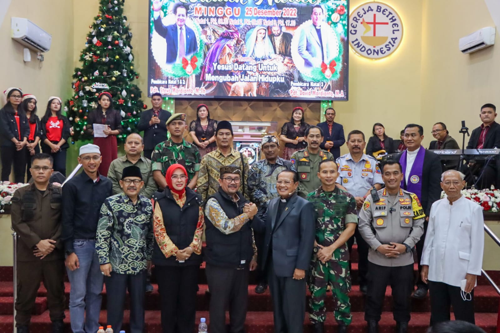 Kapolresta Cirebon dan Forkopimda Monitoring Pengamanan Hari Raya Natal di Gereja hingga Pospam