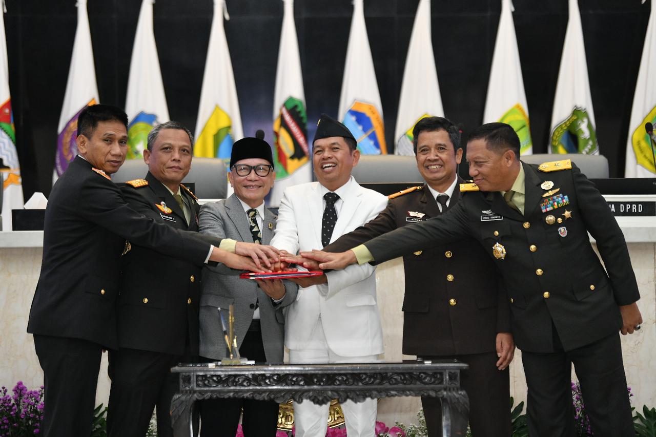 Estafet Kepemimpinan Jawa Barat, Dedi-Erwan Resmi Menjabat