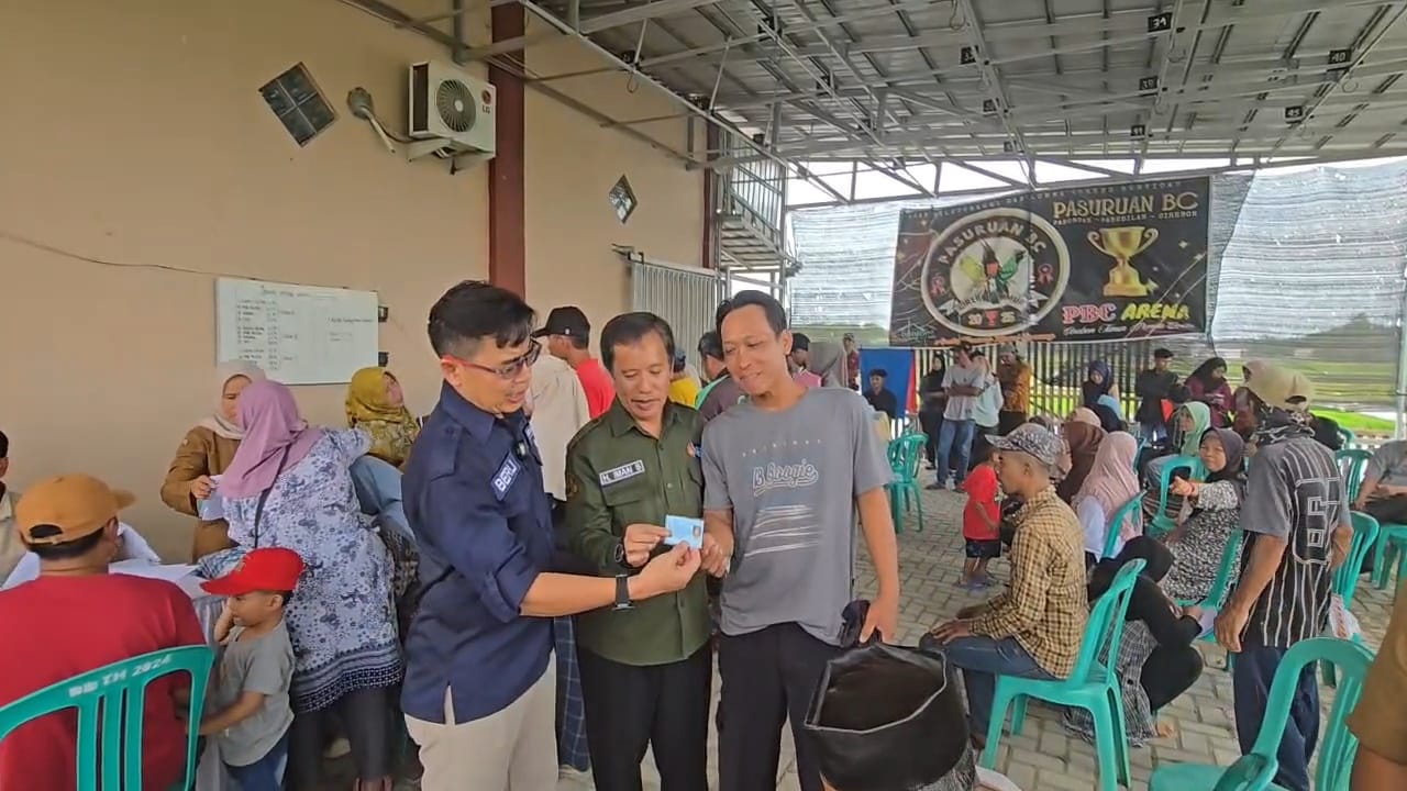 Disdukcapil Jabar dan Kabupaten Cirebon Turun ke Desa Pasuruan, Warga Serbu Layanan e-KTP dan KK