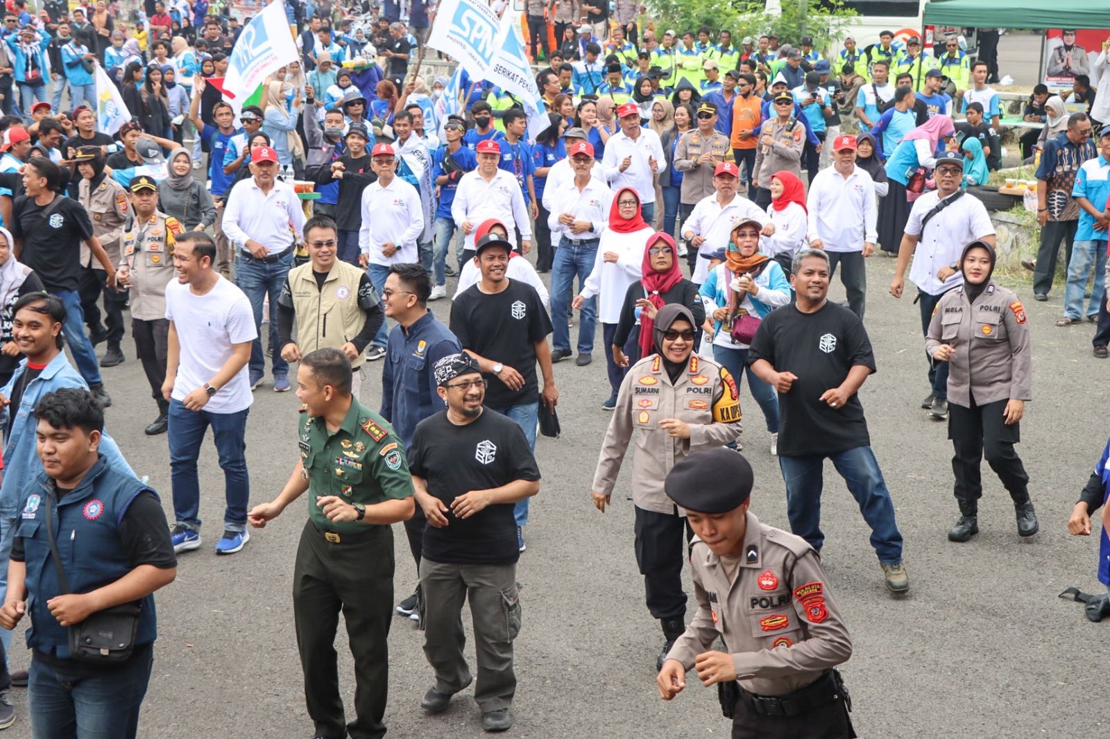 Peringati Hari Buruh, Warga Diajak Dangdutan