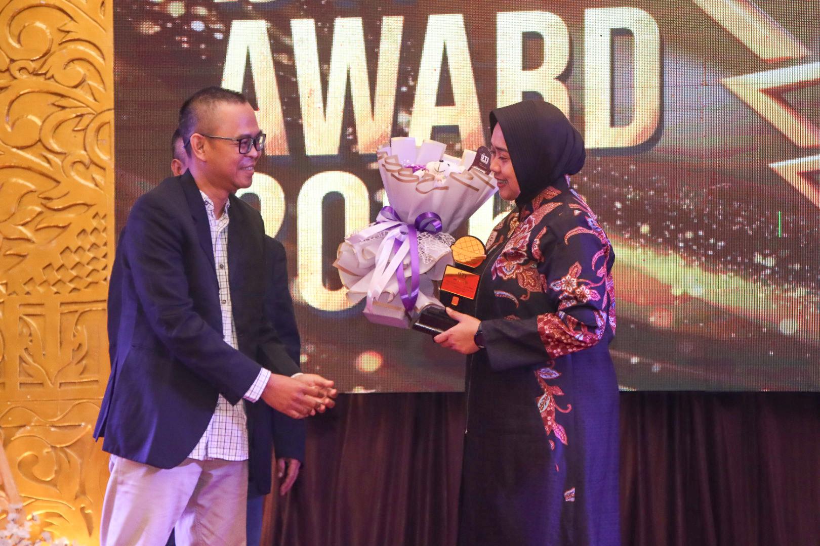 Kapolresta Cirebon Terima Penghargaan IJTI Cirebon Raya Award 2025  