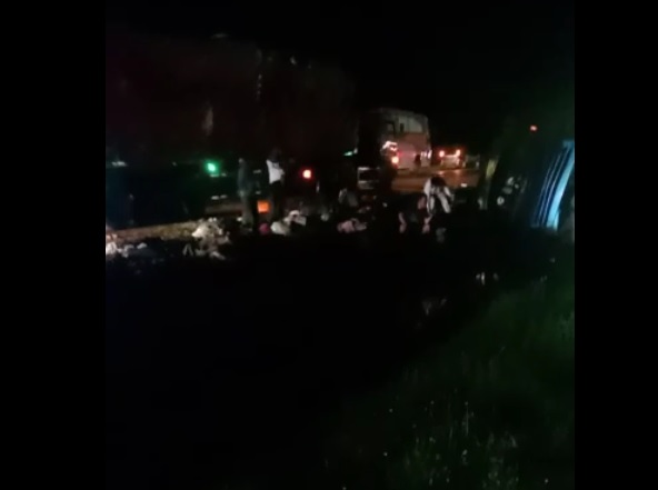 Kecelakaan di Tol Cipali Km 147, Mobil Tertimpa Bus, Korban Sempat Tergeletak di Jalan