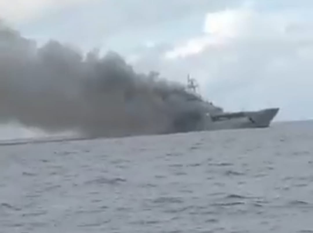 KRI Teluk Hading terbakar di Perairan Bulukumba, Tidak Ad Korban Jiwa