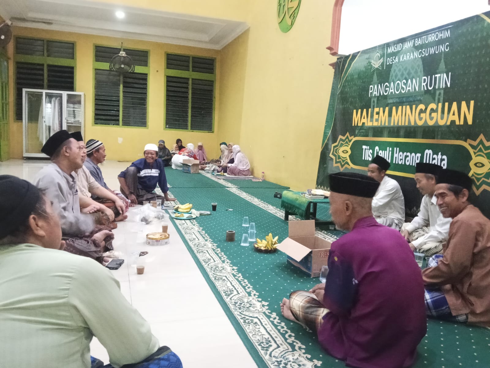 Pengajian Malam Minggu di Karangsuwung Cirebon Ramai Jamaah, Pemuda Ikut Antusias
