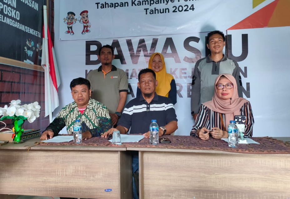 Panwascam Kejaksan Ikut Awasi Gudang Logistk KPU Kota Cirebon 