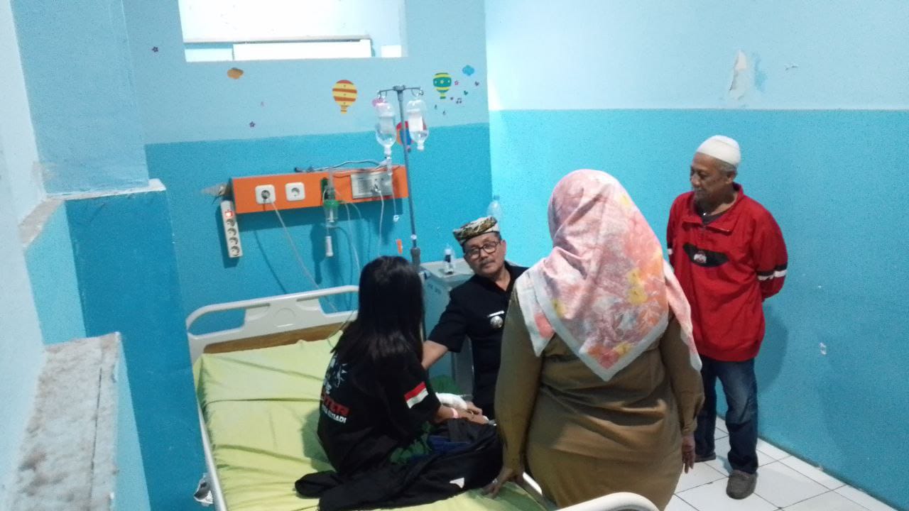 Bupati Cirebon Jenguk Maonyq Maysti Hawa: Kami Siap Bantu Agar Kembali Melanjutkan Sekolahnya