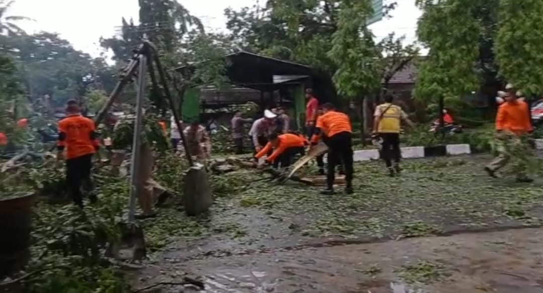 CUACA EKSTREM di Jawa Barat termasuk Ciayumajakuning, Simak Peringatan dari BMKG