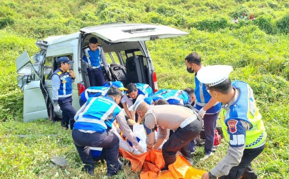 Kecelakaan di Tol Batang Semarang Hari Ini, Kronologi, Penyebab Hiace Seruduk Truk, 7 Orang Tewas