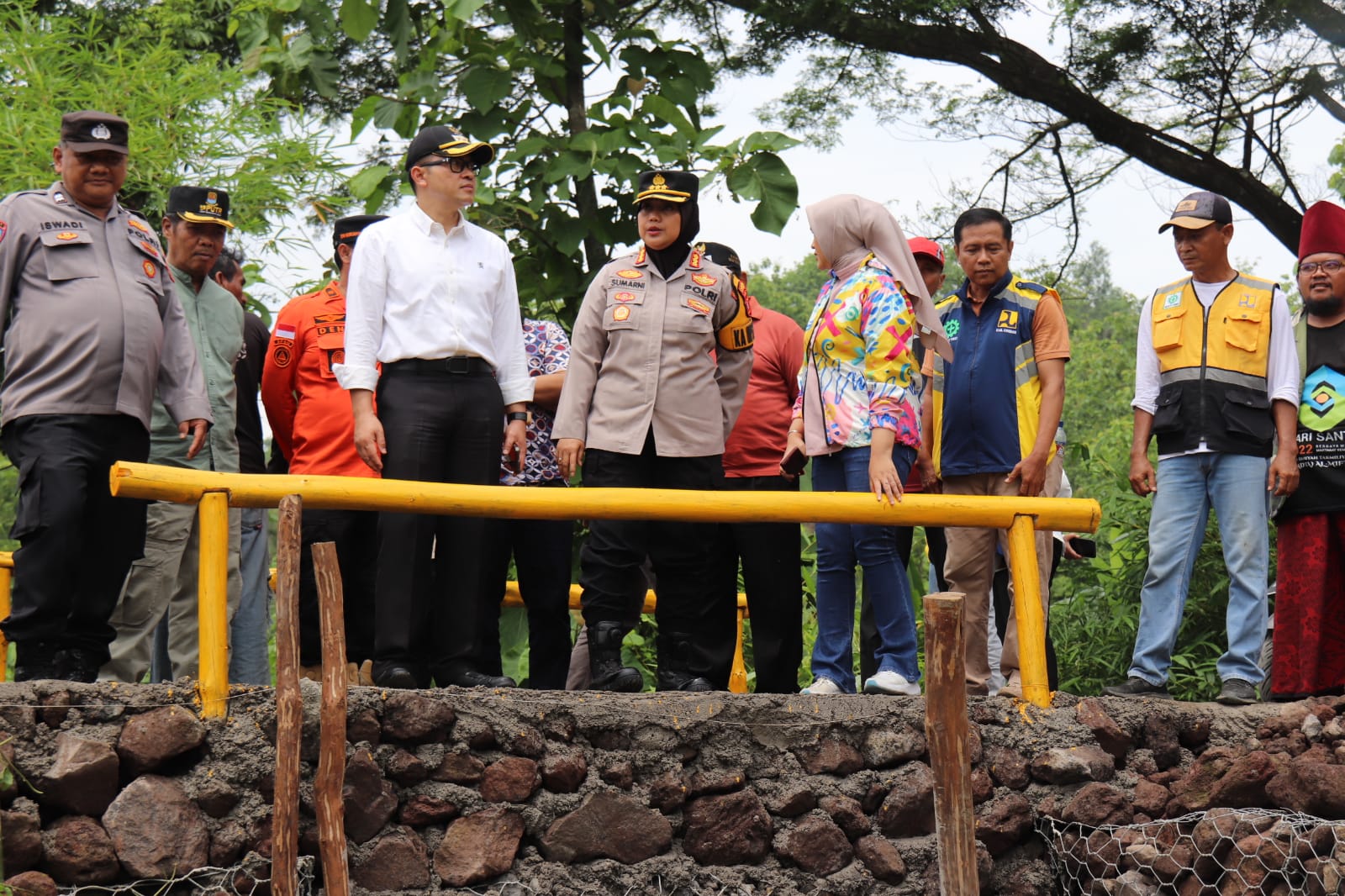 PJ Bupati Cirebon Tinjau Perbaikan Jalan dan Jembatan di Kecamatan Sedong  