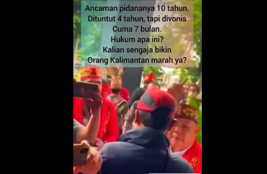 Vonis Edy Mulyadi Bikin Warga Kalimantan dan Dayak yang Hadir di Sidang Murka