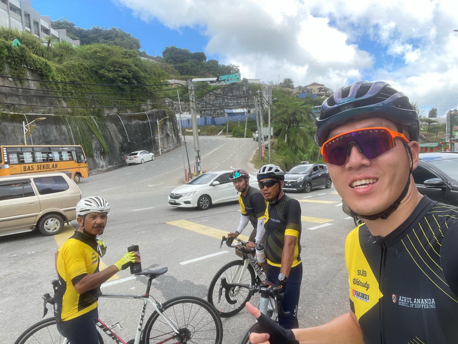 Hari ke-2 Main Sepeda di Malaysia, Tercerai Berai Mulai Km 10, 'Gowes Mempersatukan, Tanjakkan yang Memisahkan