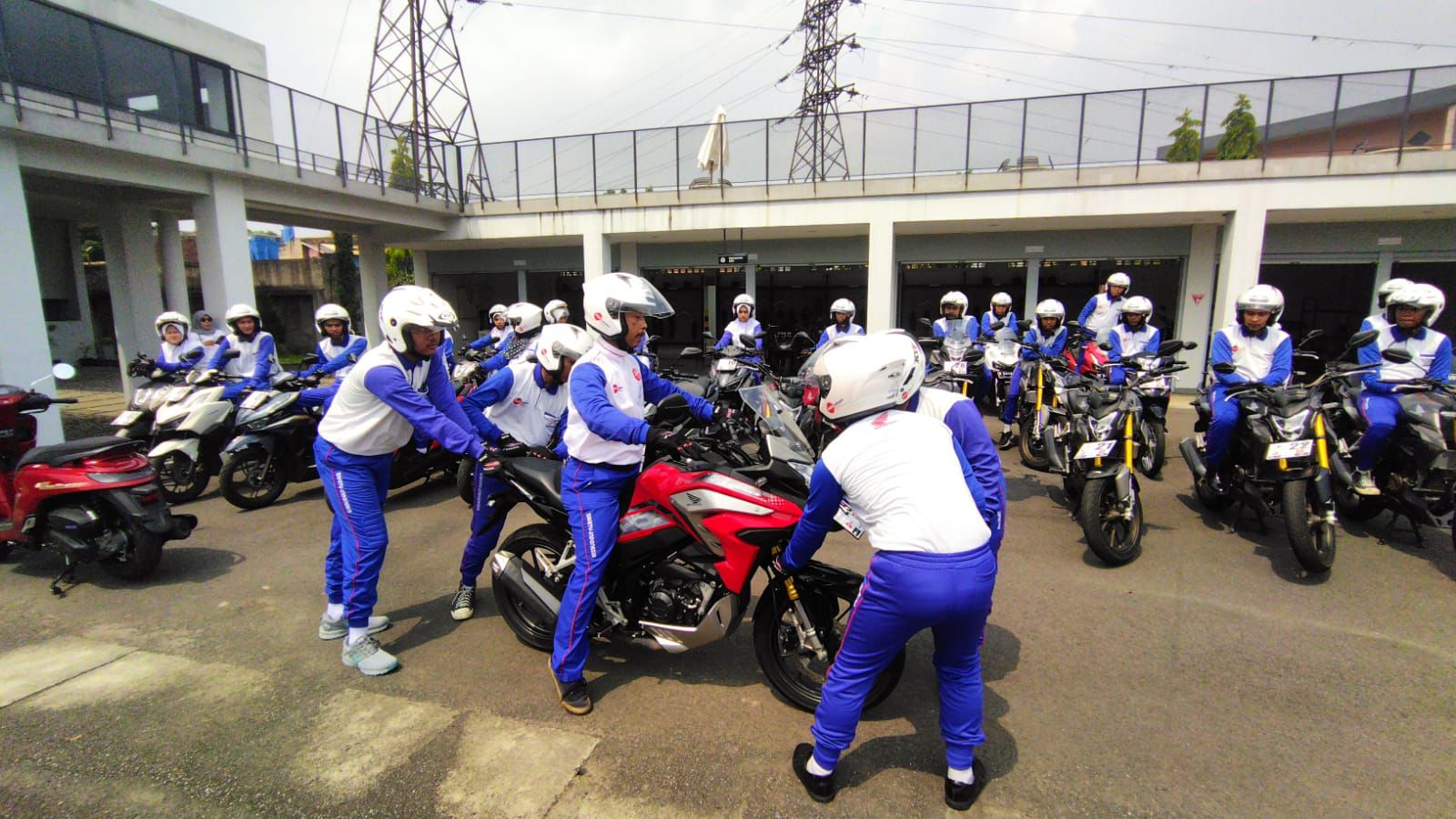 DAM Gelar Pelatihan Safety Riding untuk SMK Negeri 4 Tasikmalaya  