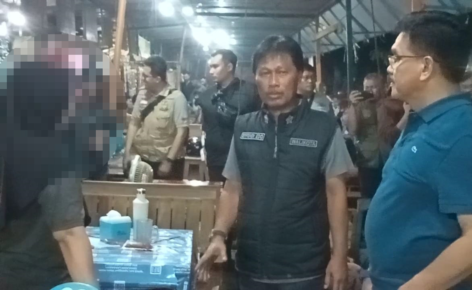 Diketahui Jual Miras Ilegal, Walikota Cirebon Bongkar Warung di Kawasan Bima
