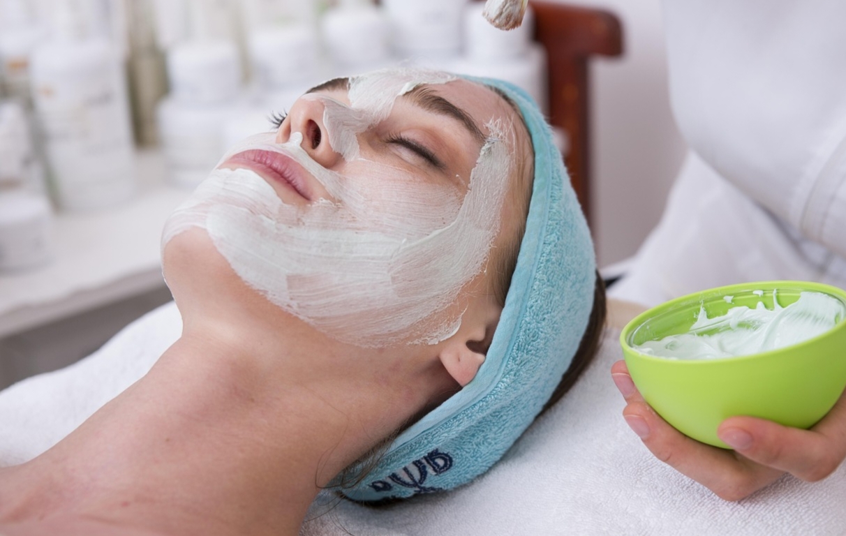 3 Cara untuk Membuat Wajah Terlihat Menjadi Lebih Cerah dan Glowing.
