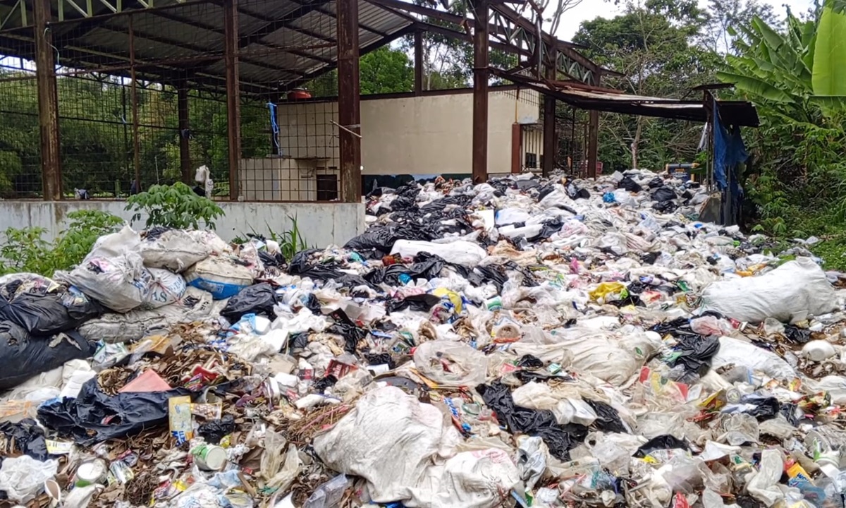 Begini Pengakuan Atang, Warga yang Nekat Buang Sampah di Kantor Bupati Kuningan