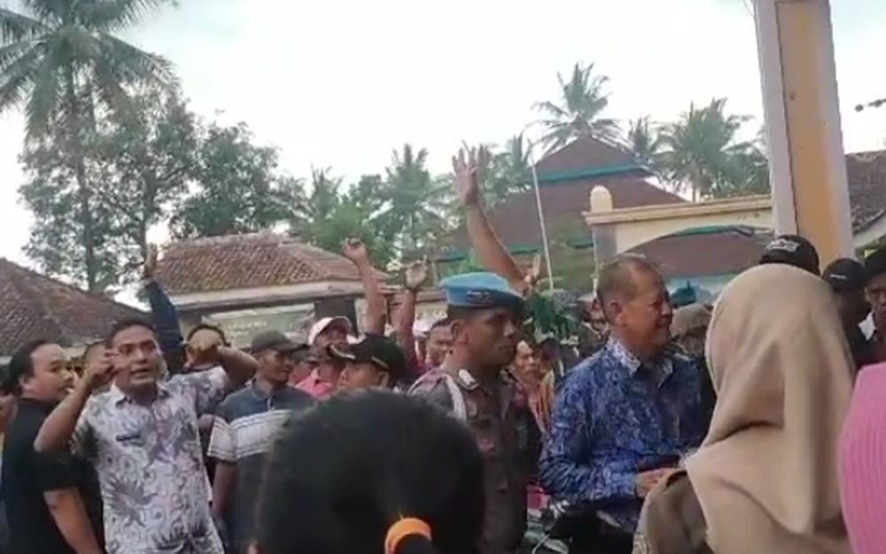 Kepala Desa Karangbaru Kuningan Akhirnya Mengundurkan Diri, Disambut Sukacita Warga