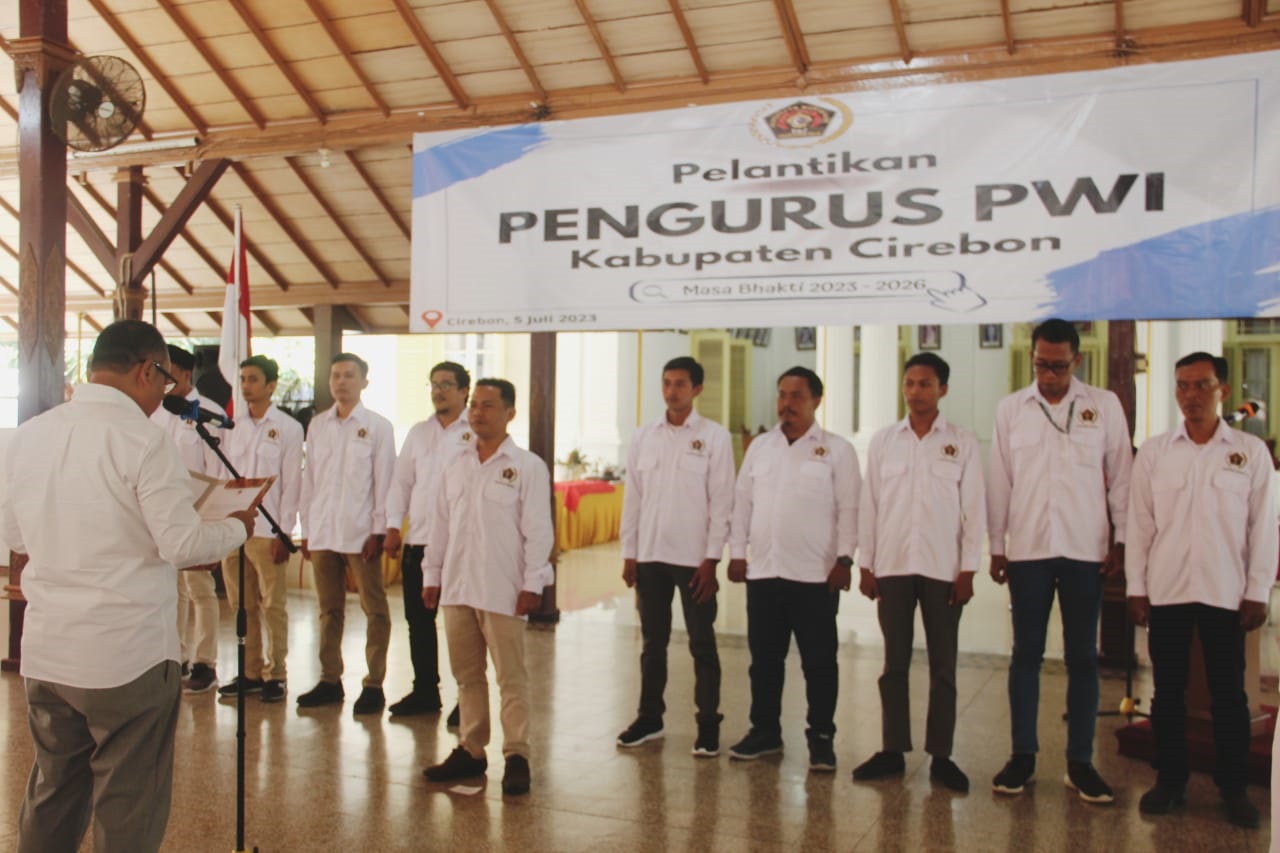 Pengurus PWI Kabupaten Cirebon Resmi Dilantik, Ketua PWI Jawa Barat Ajak Media Terlibat Pembangunan Daerah