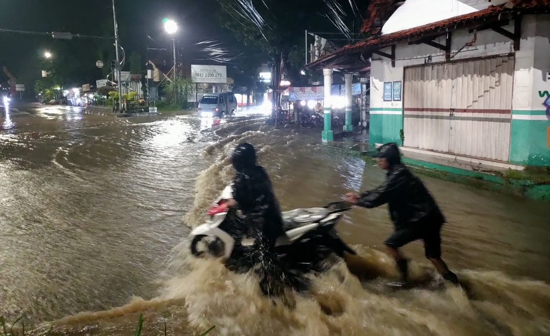 Update Banjir Cirebon 18 Mei 2026: Jalan Sudarsono hingga Waled Terendam
