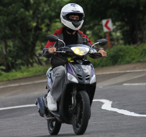 Rem Blong Saat Turunan Tajam? Jangan Panik, Ini Langkah Aman Mengendalikan Motor