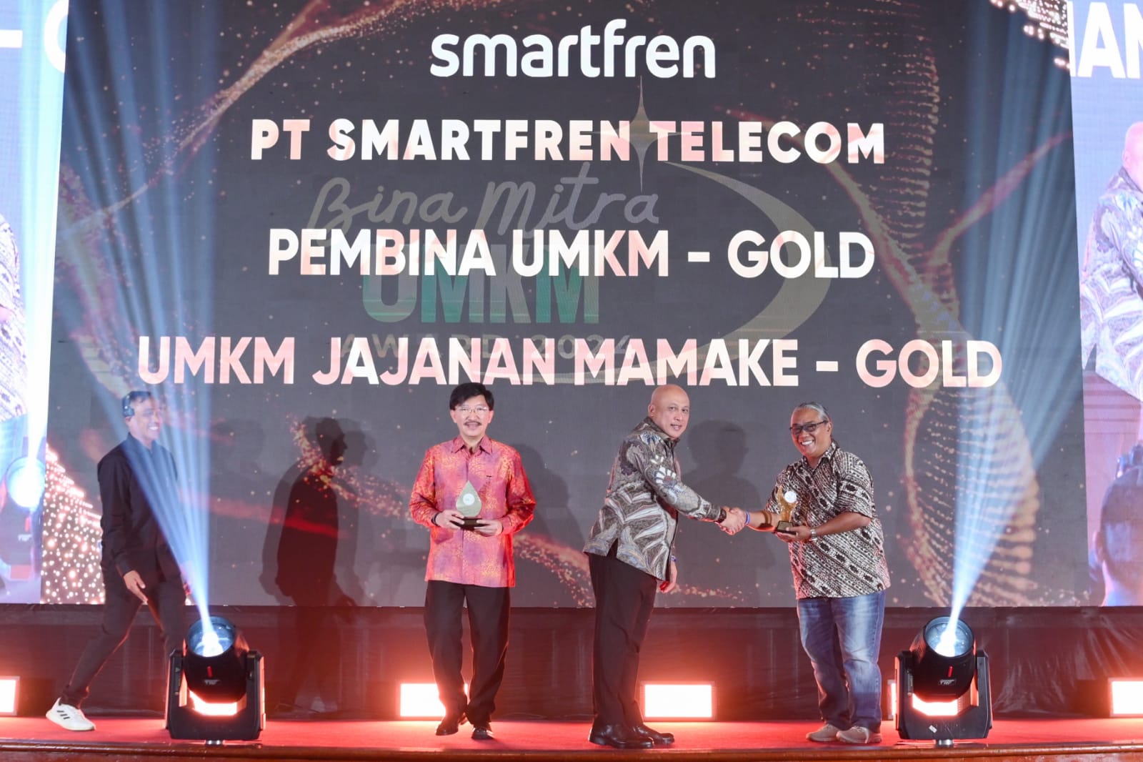 Smartfren Raih Predikat Gold dalam Bina UMKM Awards 2024 