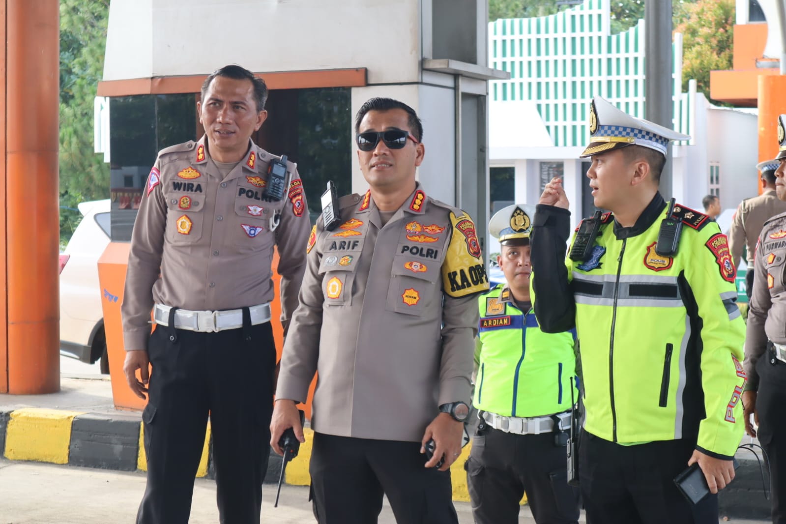 One Way Diterapkan, Kapolresta Cirebon Pantau GT Palimanan