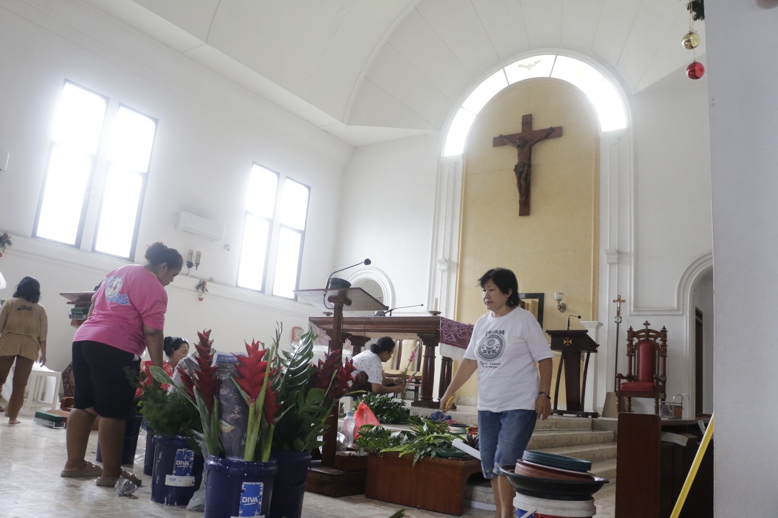 Saat Gereja Bersolek dan Umat Bergerak, Natal Hadir di Kota Cirebon