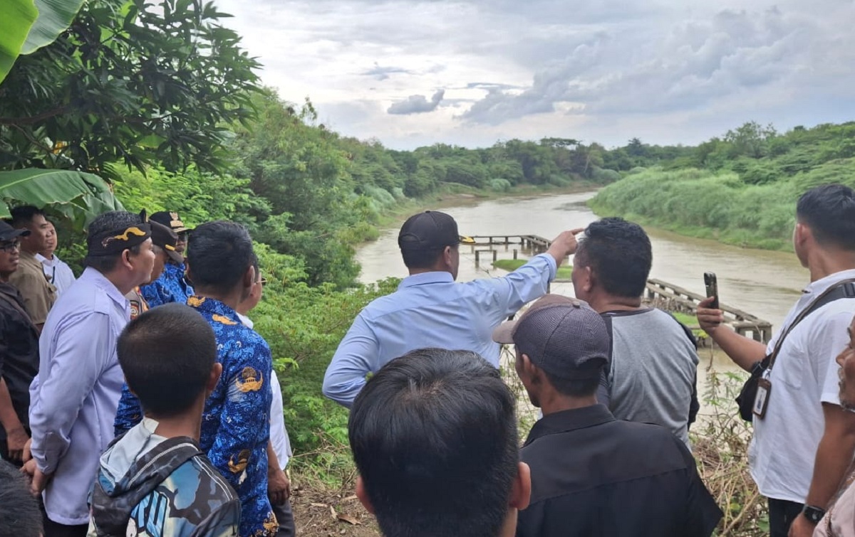 Warga Ampel Majalengka Terancam Abrasi Sungai Cimanuk, Bupati Datang Tawarkan Solusi