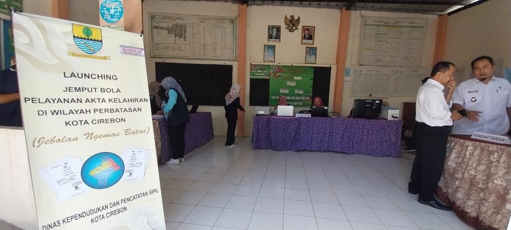 Disdukcapil Jemput Bola Pelayanan Kependudukan Warga Perbatasan 