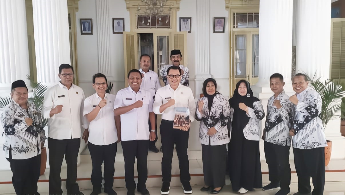 Kepala Disdik Bersama Pengurus PGRI Audiensi dengan Pj Bupati Cirebon