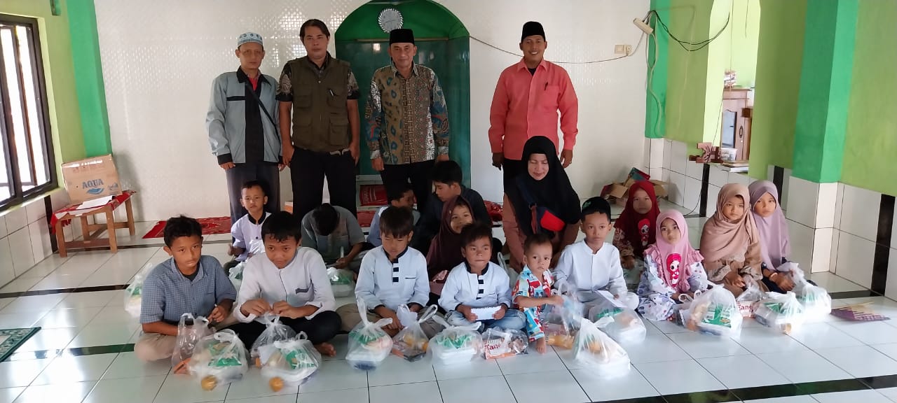 LPM Karya Mulya  Kota Cirebon Berikan Santunan kepada 23 Anak Yatim
