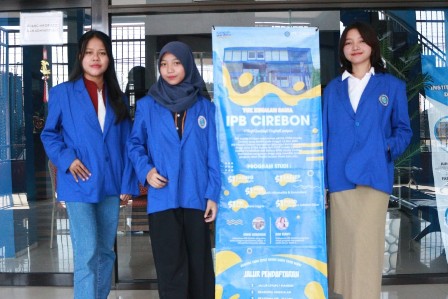 Tiga Mahasiswi Sastra Inggris IPB Cirebon Lolos Program DBS Berpijar