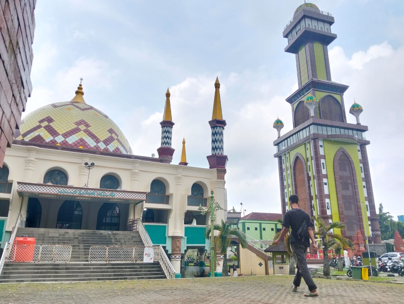 Biaya Operasional Tembus Rp400 Juta per Tahun, DKM Masjid Agung Sumber Put Hand's Up 