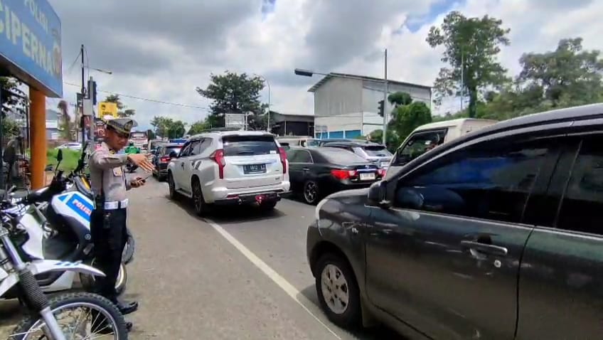 Ciperna Arah Kuningan Padat Merayap, Polisi Terapkan Sistem Buka Tutup