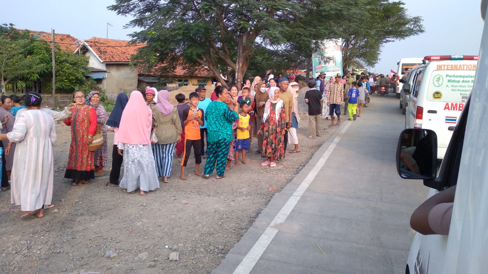 32 Biksu Jalan Kaki dari Thailand, Terharu Disambut Warga Muslim Indramayu, Kamis Sampai di Kota Cirebon