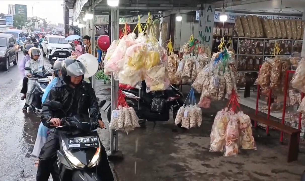 Pedagang Oleh-oleh Khas Cirebon Ketiban Berkah Arus Balik