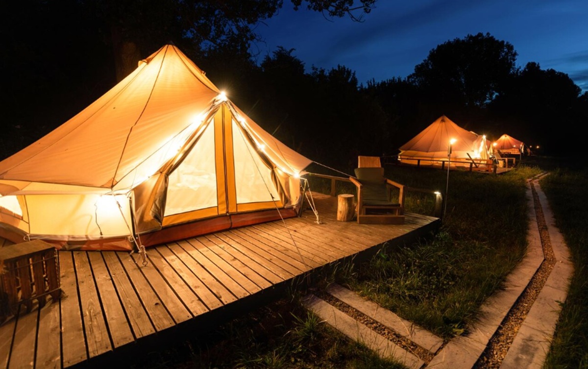 Liburan Akhir Tahun di Bandung: 7 Tempat Glamping Terbaik Lengkap dengan Harga