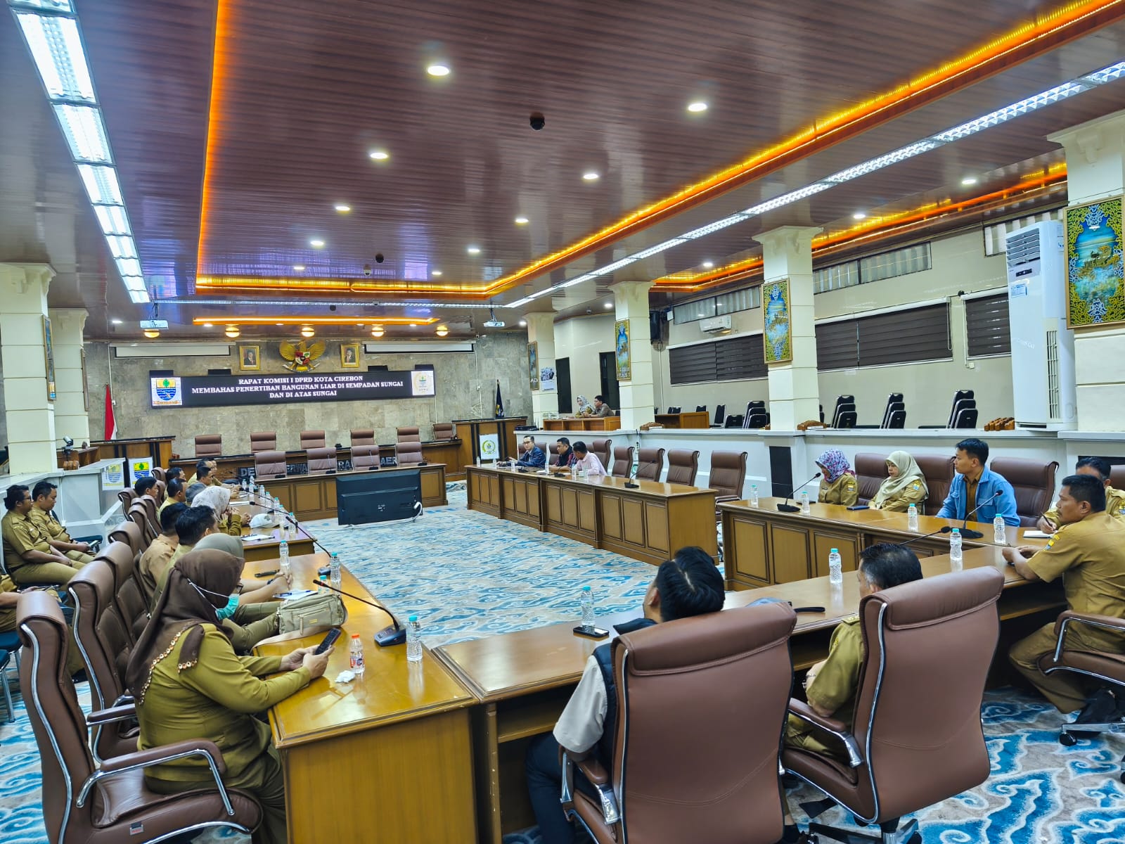 Bangunan liar di Bantaran Sungai Kota Cirebon Didata