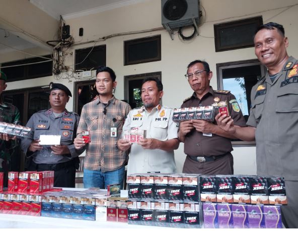 Puluhan Ribu Batang Rokok Ilegal Disita Petugas