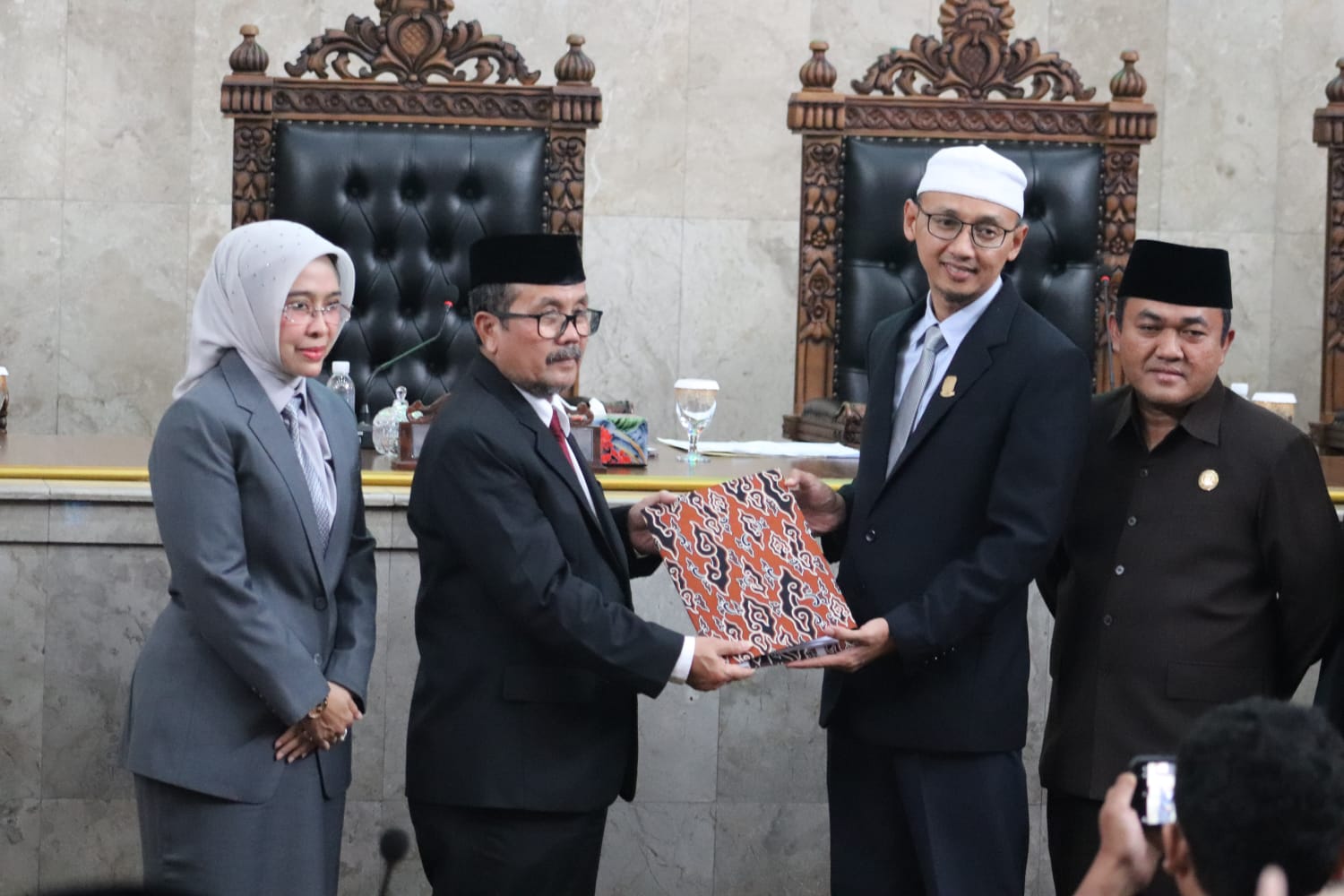 Bupati Apresiasi Saran dari DPRD Kabupaten Cirebon untuk Jalannya Pemerintahan Lebih Baik