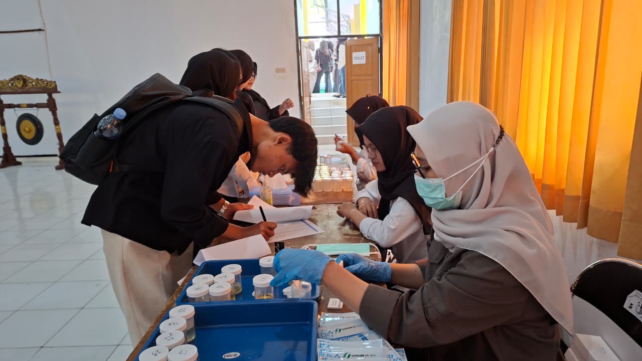 472 Mahasiswa Baru Uniku Jalani Tes Urine BNN Kuningan, Hasilnya Mengejutkan
