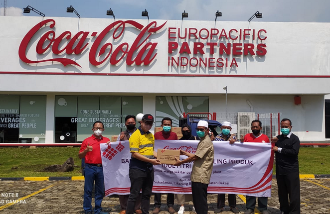 CCEP Indonesia Berbagi Kasih Jelang Idul Fitri 1444 H, Ribuan Paket Sembako Disebar di Bekasi dan Sumedang