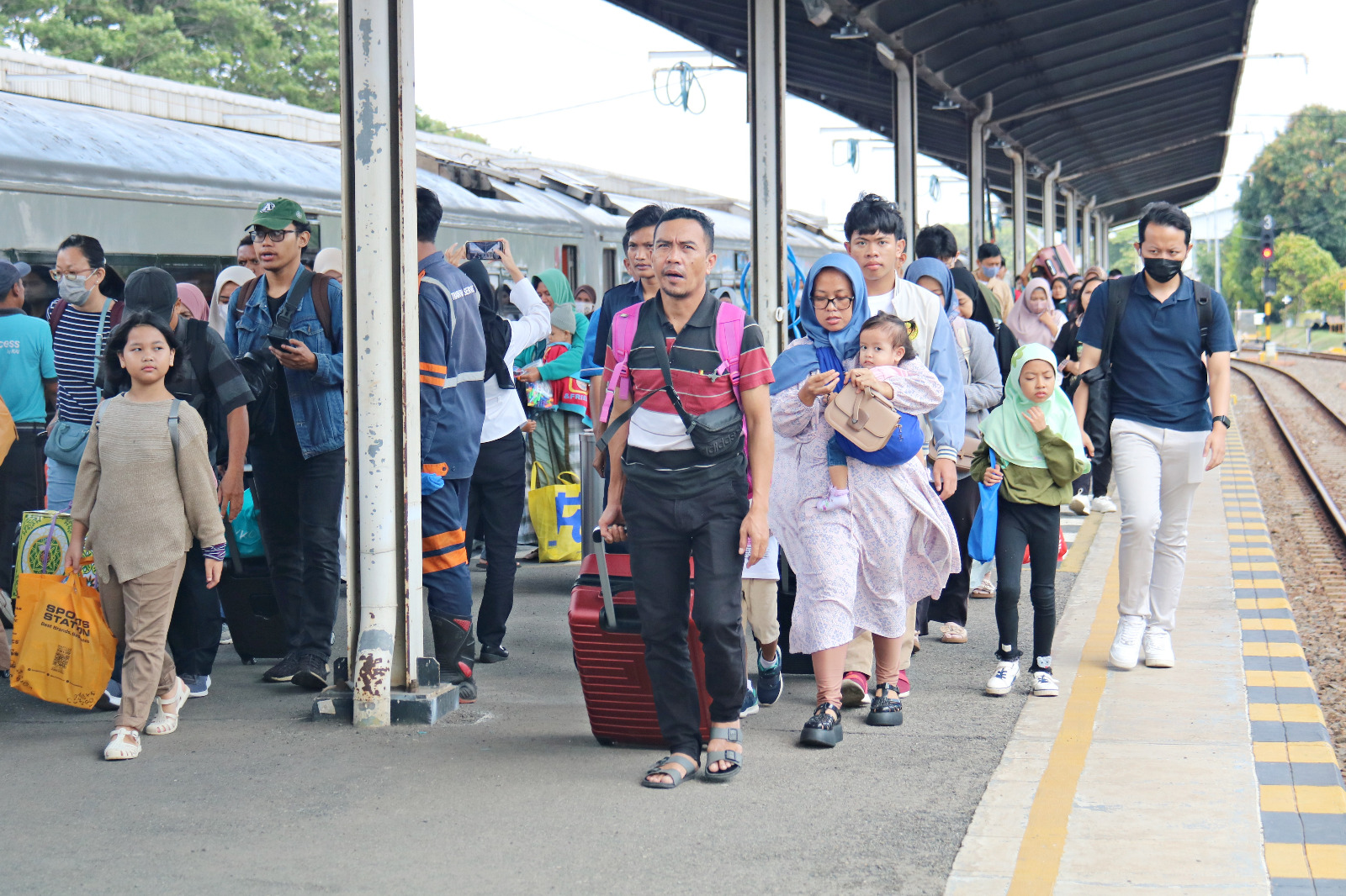 Penghujung Cuti Bersama Hari Raya Idul Adha, Penumpang Kereta Api Daop 3 Cirebon Meningkat