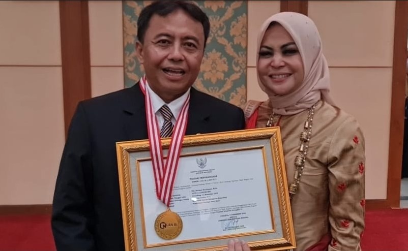 Sekda Kabupaten Sumedang Raih Makarti Bhakti Nagari Award LAN RI