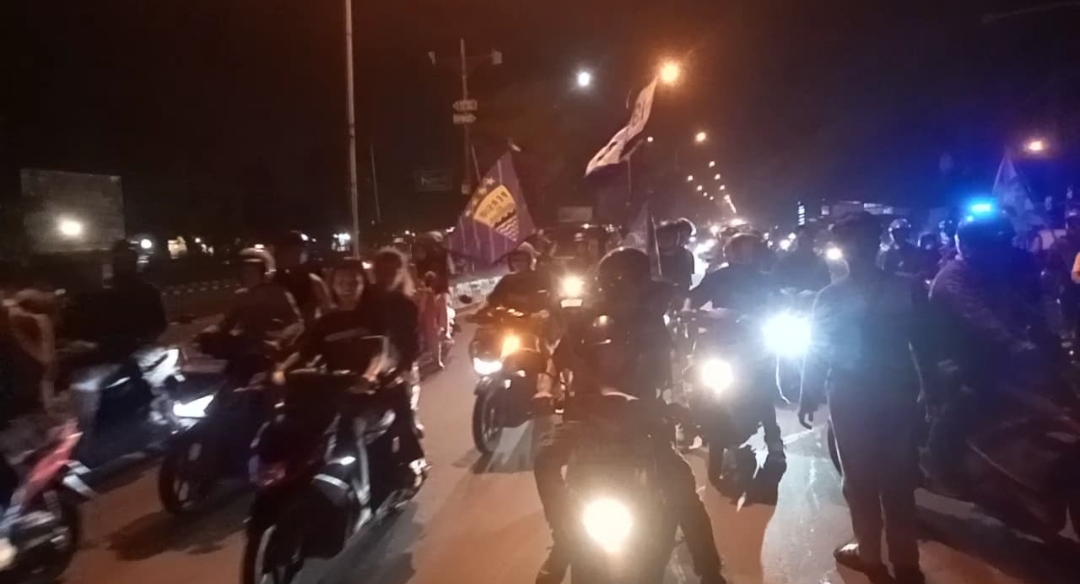BREAKING NEWS! Bobotoh Cirebon Raya Konvoi Keliling Kota Rayakan Persib Bandung Juara Liga 1 Musim 2024-2025