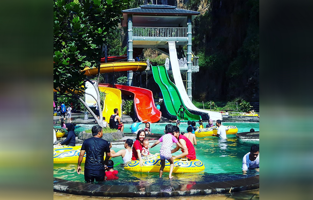 4 Kolam Renang di Bandung Menyatu dengan Alam, Cek Lokasi dan Harga Tiket Masuknya