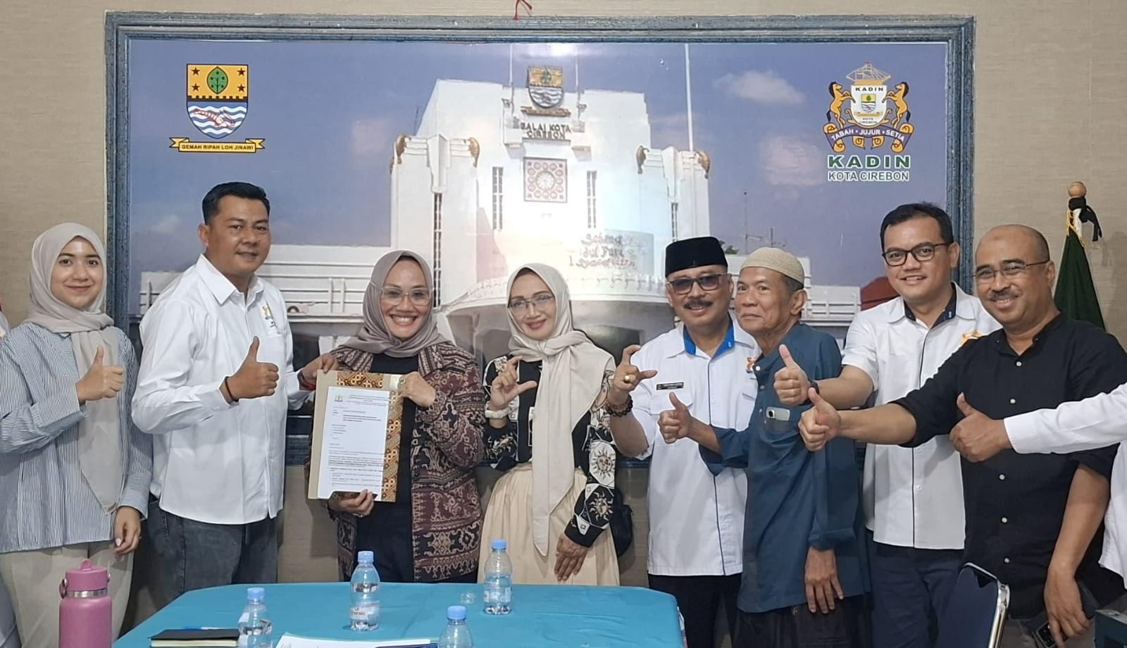 Siap Bertarung! Eti Herawati Ambil Formulir Pendaftaran Calon Ketua Kadin Kota Cirebon 