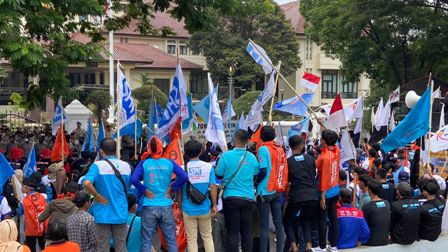 Buruh Tuntut UMK 2024 Naik 15 Persen