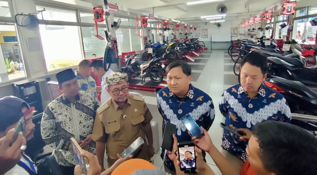 SMK Muhammadiyah Lemahabang Resmikan YTC dan Masjid, Bupati Imron: Perkuat Link and Match Pendidikan Vokasi